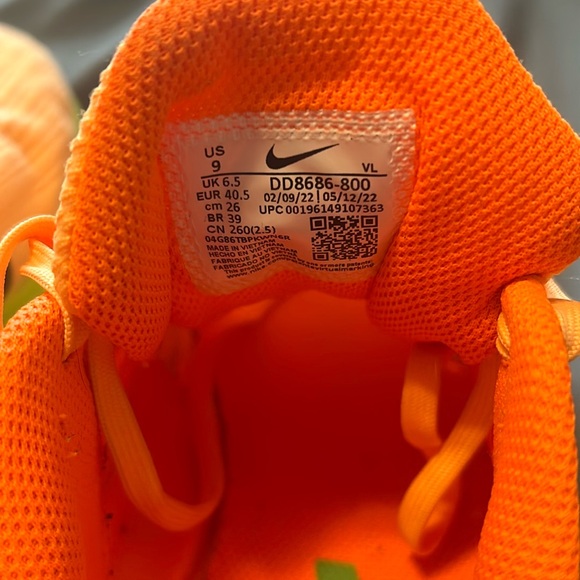 Bright Nike Running shoes! - Picture 5 of 6